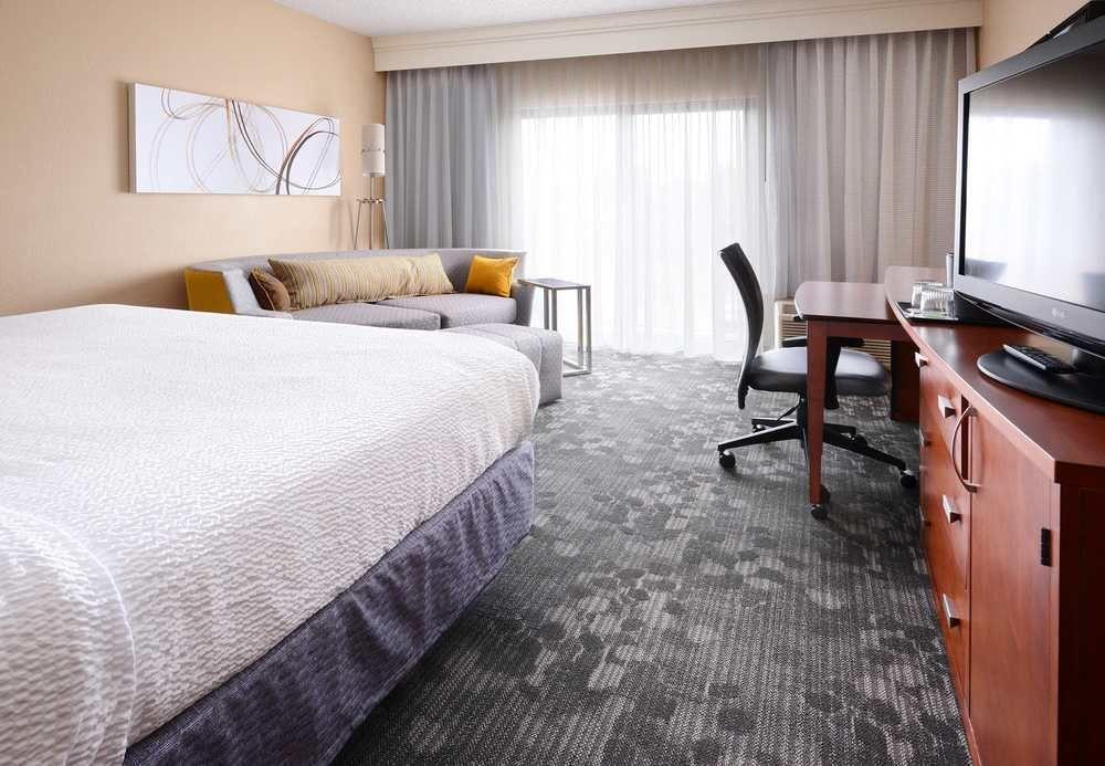 Courtyard By Marriott Dallas Richardson At Spring Valley Buitenkant foto