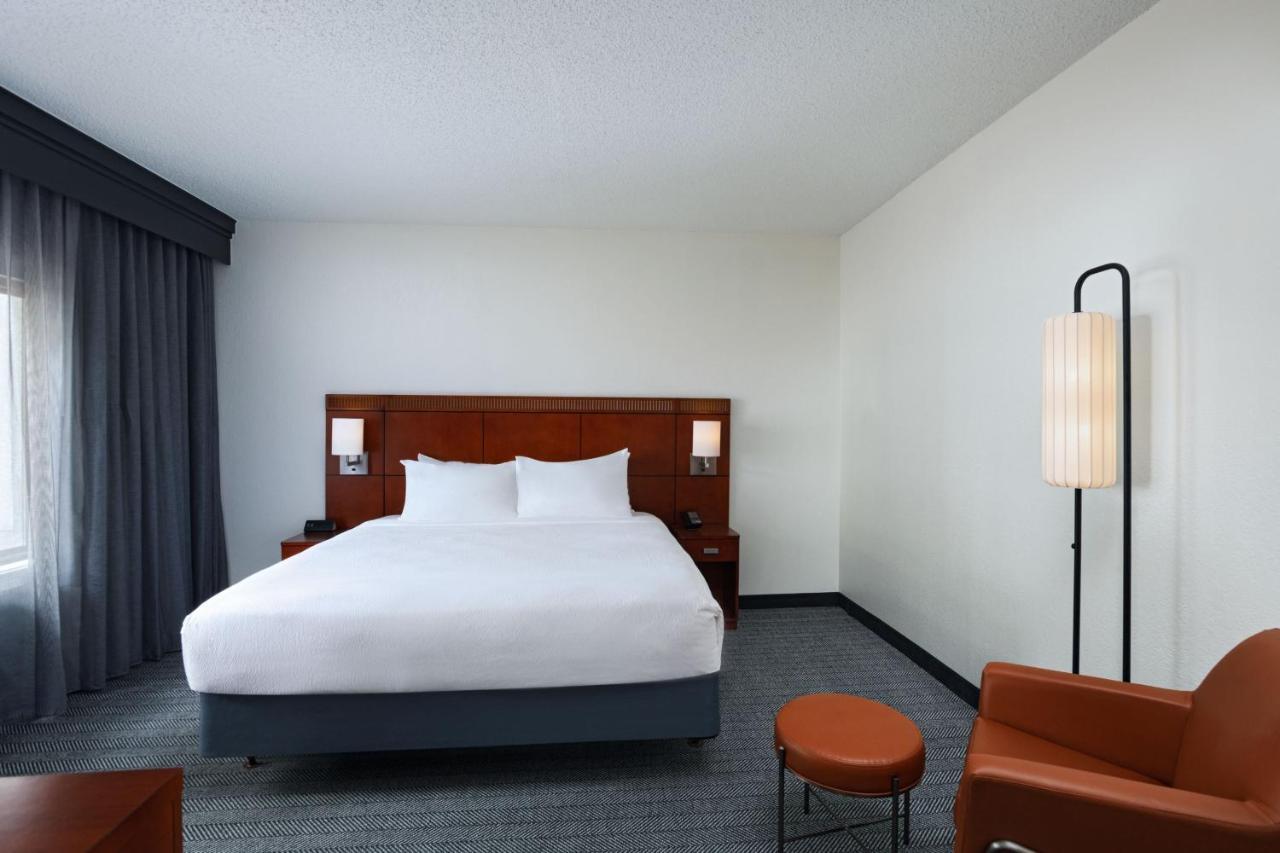 Courtyard By Marriott Dallas Richardson At Spring Valley Buitenkant foto