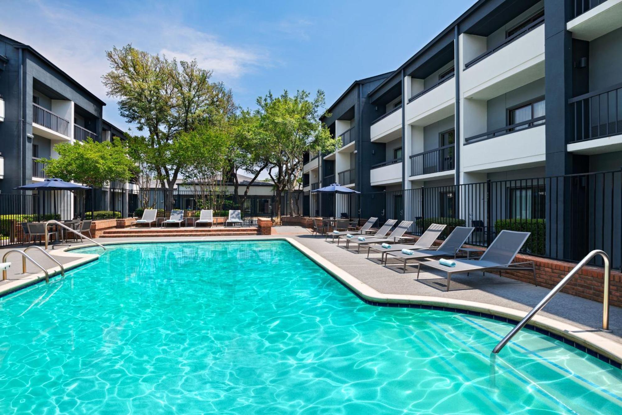 Courtyard By Marriott Dallas Richardson At Spring Valley Buitenkant foto