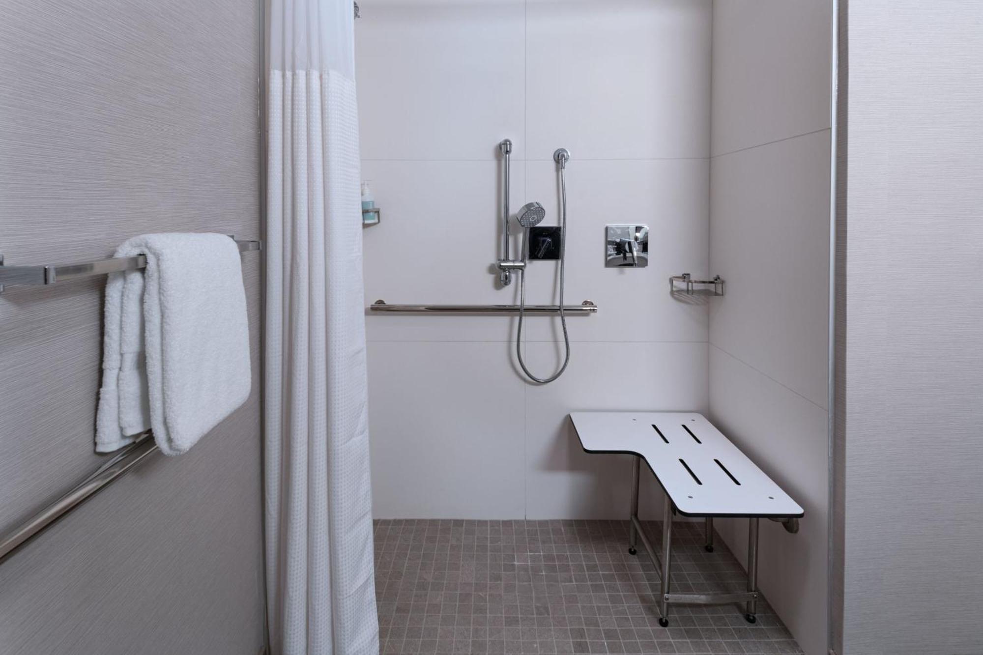 Courtyard By Marriott Dallas Richardson At Spring Valley Buitenkant foto