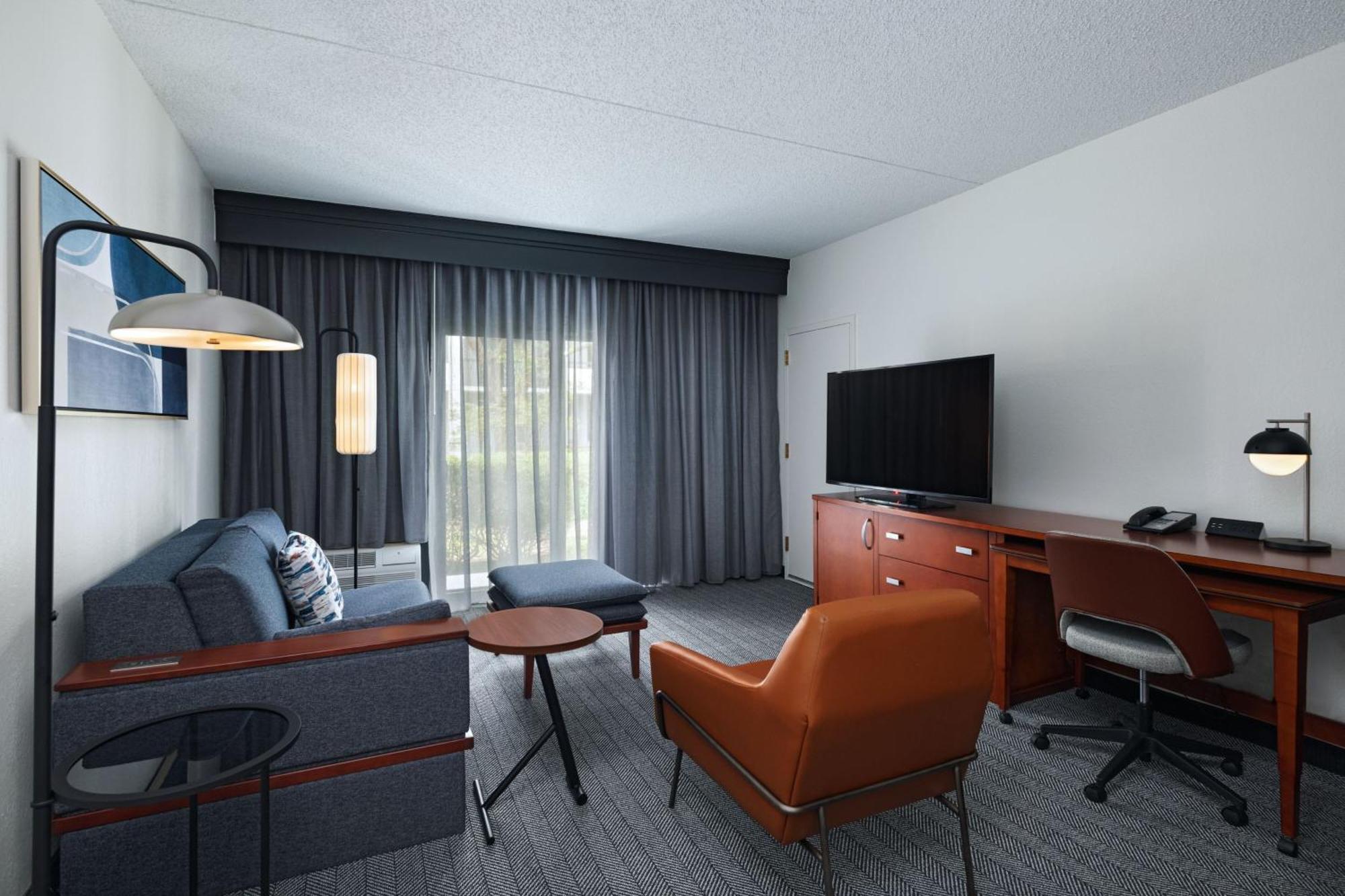 Courtyard By Marriott Dallas Richardson At Spring Valley Buitenkant foto